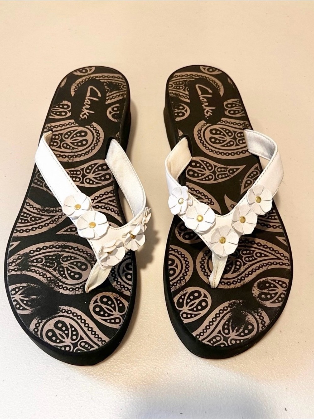 Clarks Floral Studded Sandals Black Wedge Slippers Size 11 EUC Platform.